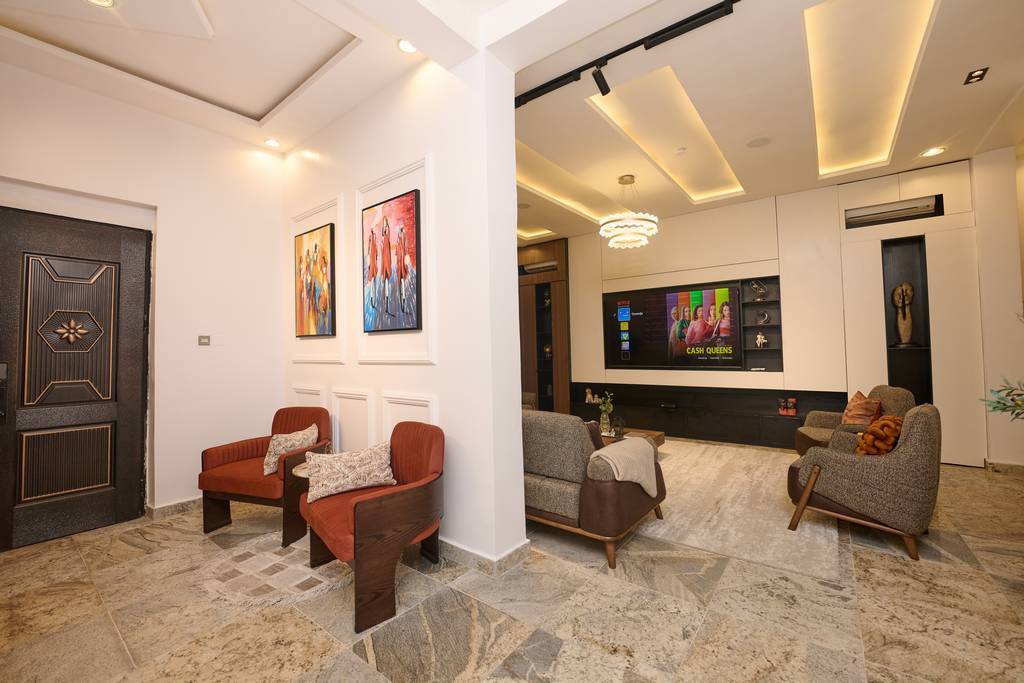 Executive Lodge entrance hallway and lounge seating